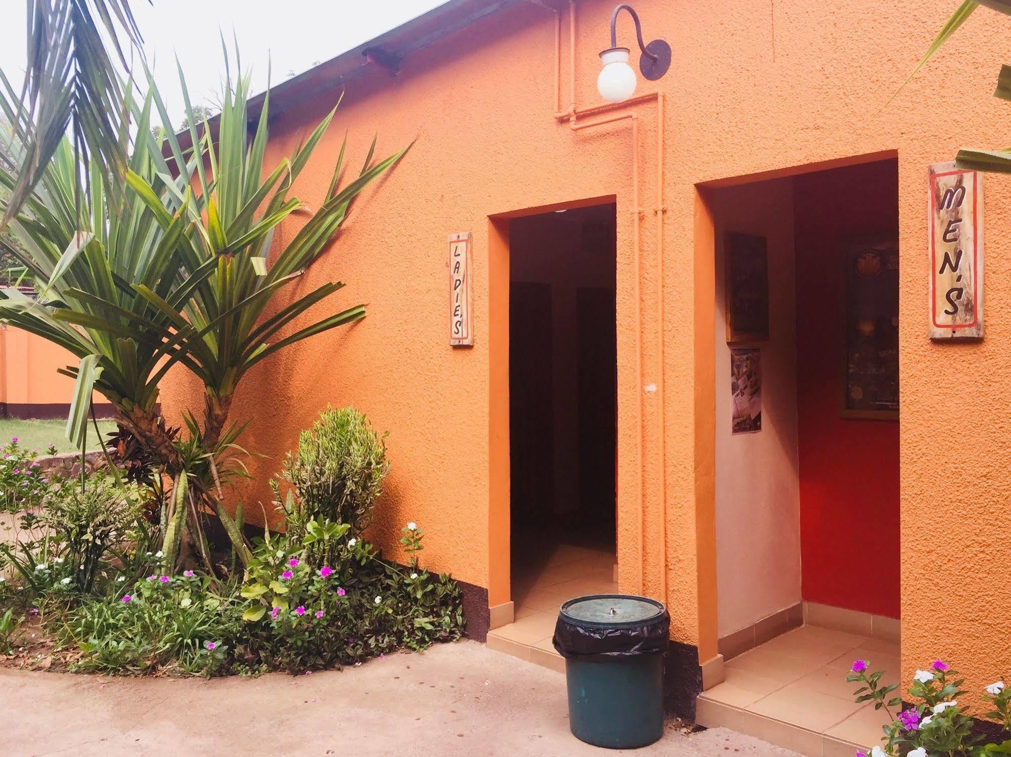 Jollyboys Backpackers Hostel Livingstone Buitenkant foto